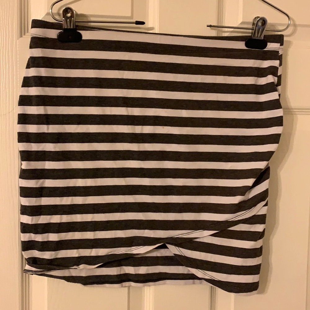 G21 striped skirt